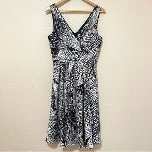 White House Black Market Fit & Flare Sleeveless Dress Size 6 Women